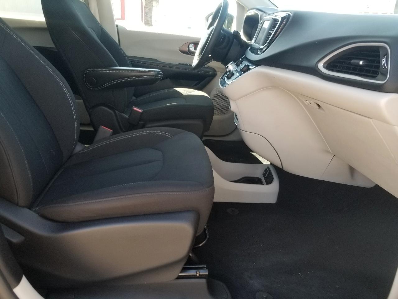 Chrysler Voyager LX FWD 2023