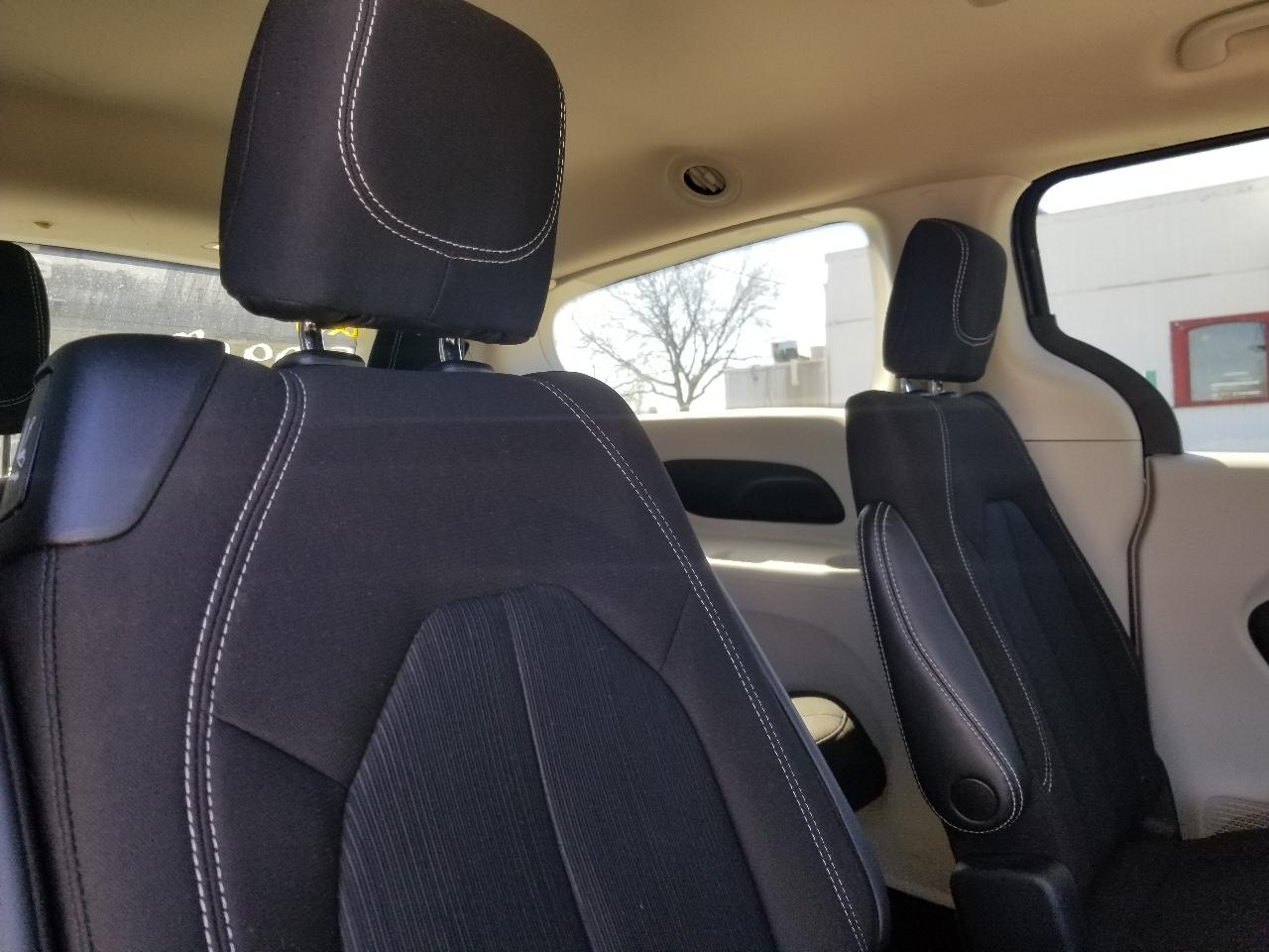 Chrysler Voyager LX FWD 2023
