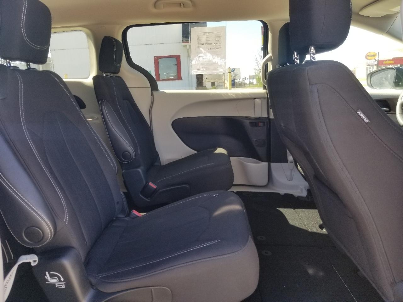 Chrysler Voyager LX FWD 2023