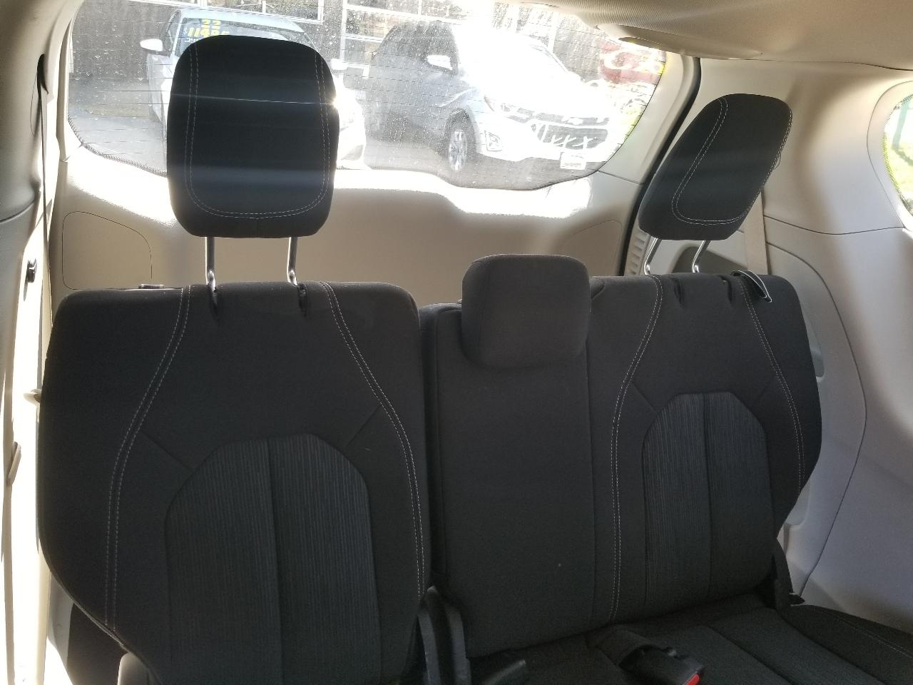 Chrysler Voyager LX FWD 2023