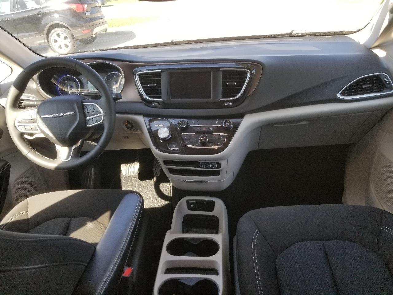 Chrysler Voyager LX FWD 2023