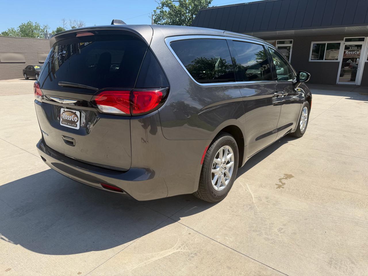 Chrysler Voyager LX FWD 2023