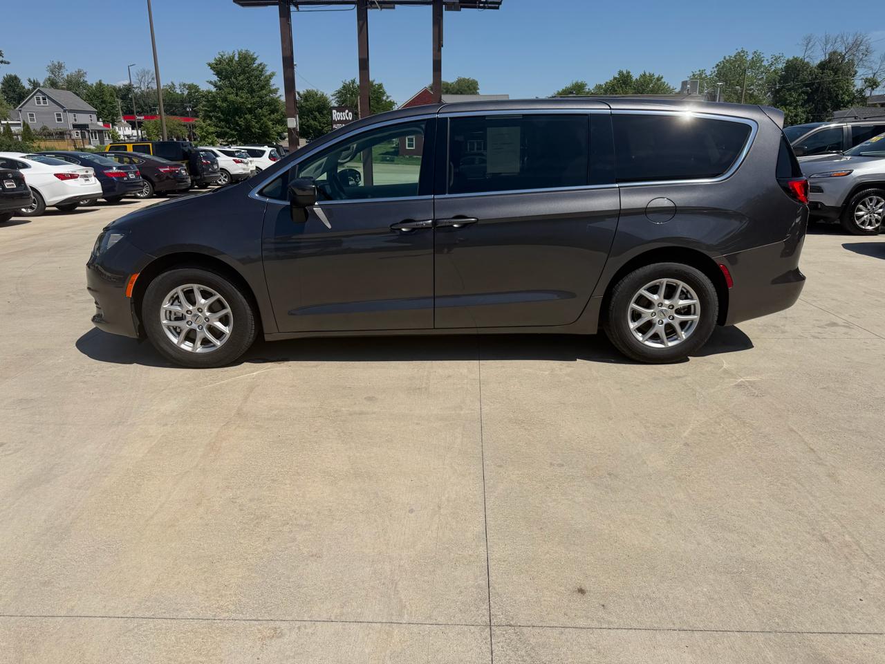 Chrysler Voyager LX FWD 2023