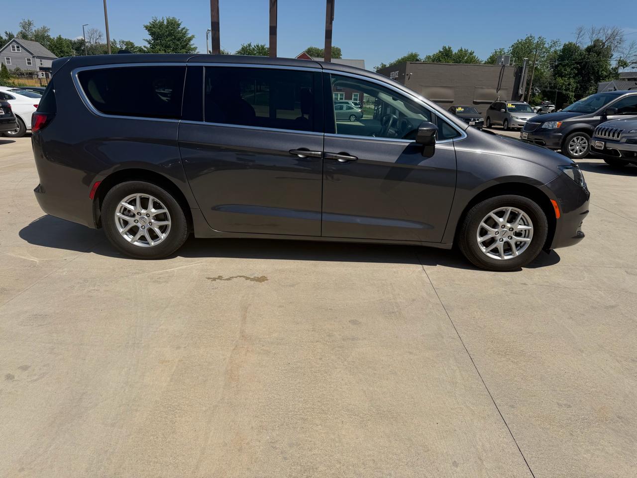 Chrysler Voyager LX FWD 2023