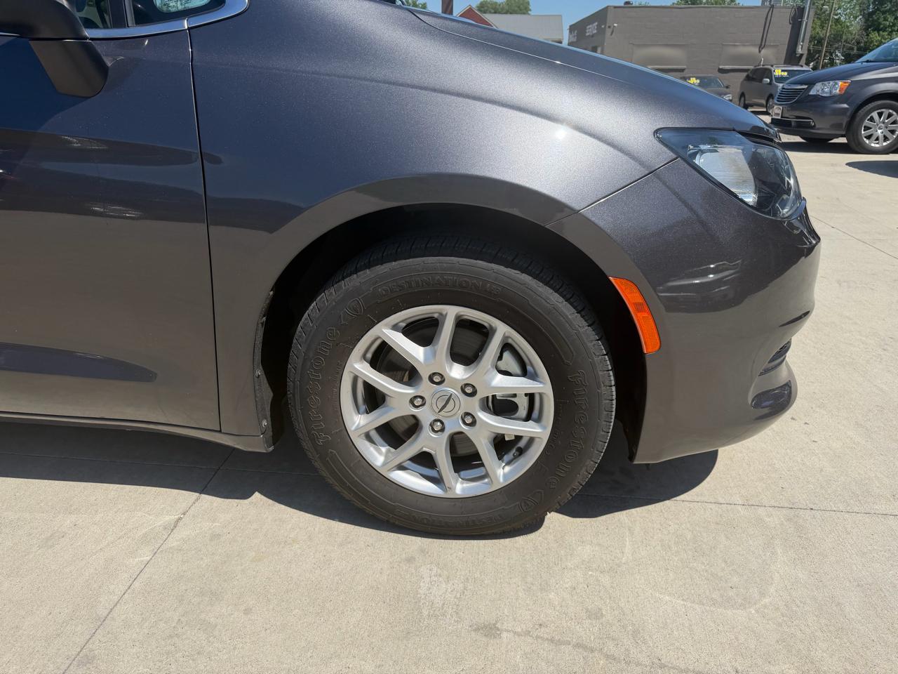 Chrysler Voyager LX FWD 2023