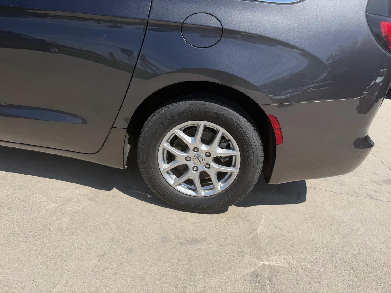 Chrysler Voyager LX FWD 2023