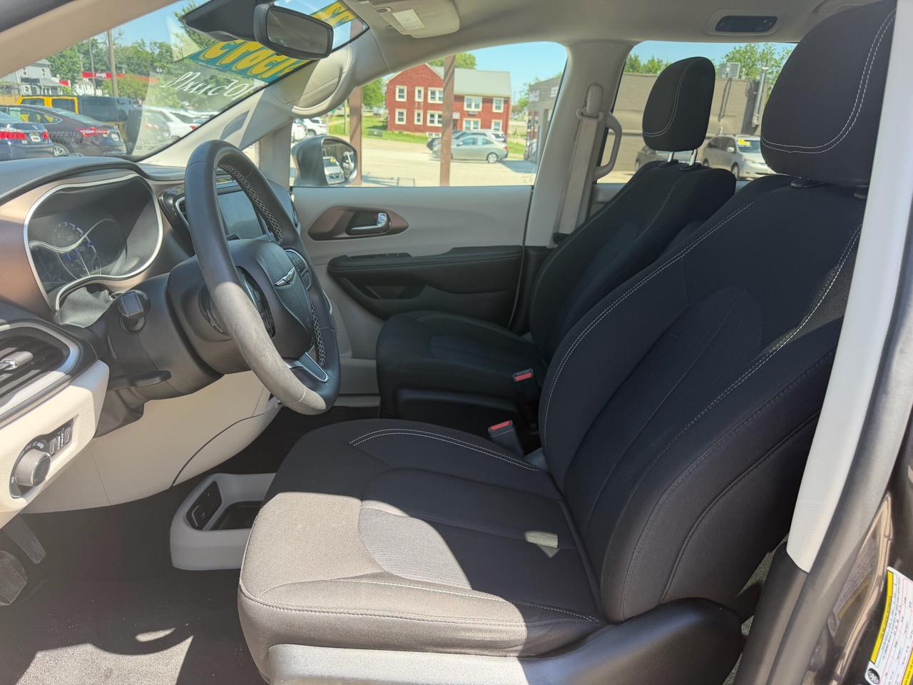 Chrysler Voyager LX FWD 2023