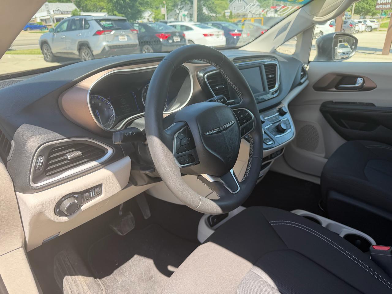 Chrysler Voyager LX FWD 2023