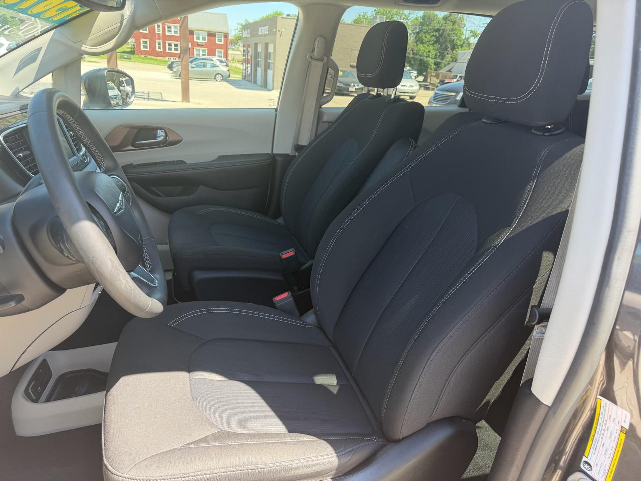 Chrysler Voyager LX FWD 2023