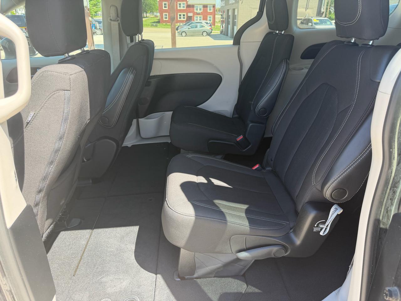 Chrysler Voyager LX FWD 2023