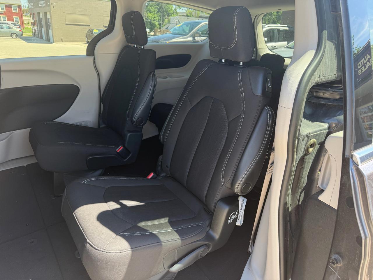 Chrysler Voyager LX FWD 2023