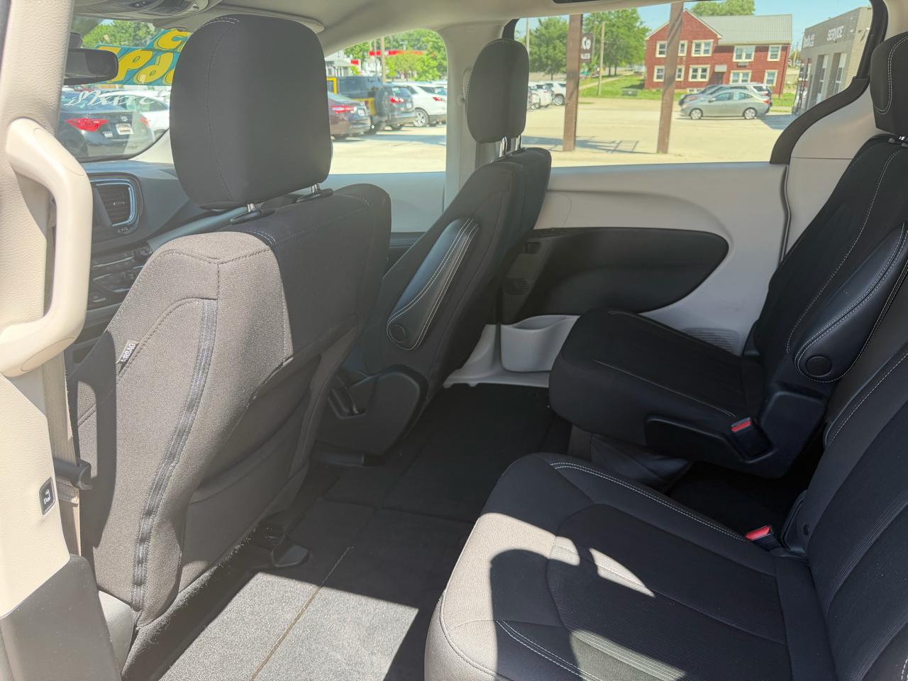 Chrysler Voyager LX FWD 2023