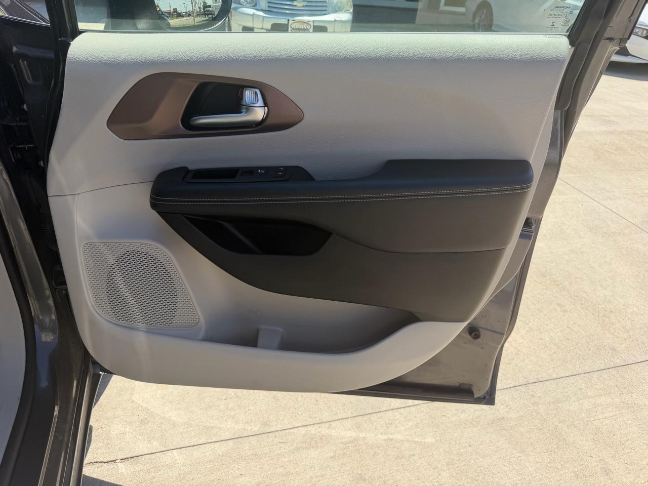 Chrysler Voyager LX FWD 2023