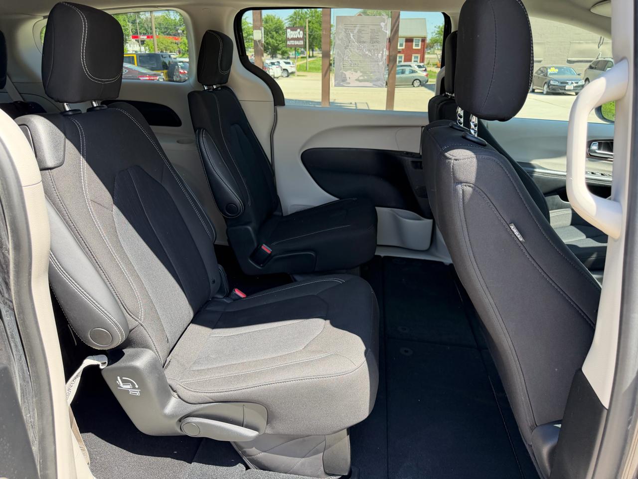 Chrysler Voyager LX FWD 2023