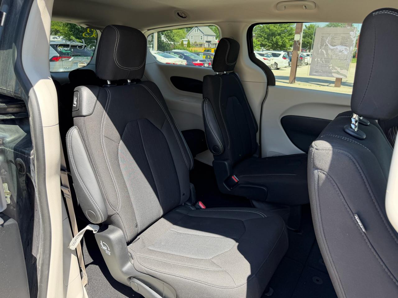 Chrysler Voyager LX FWD 2023