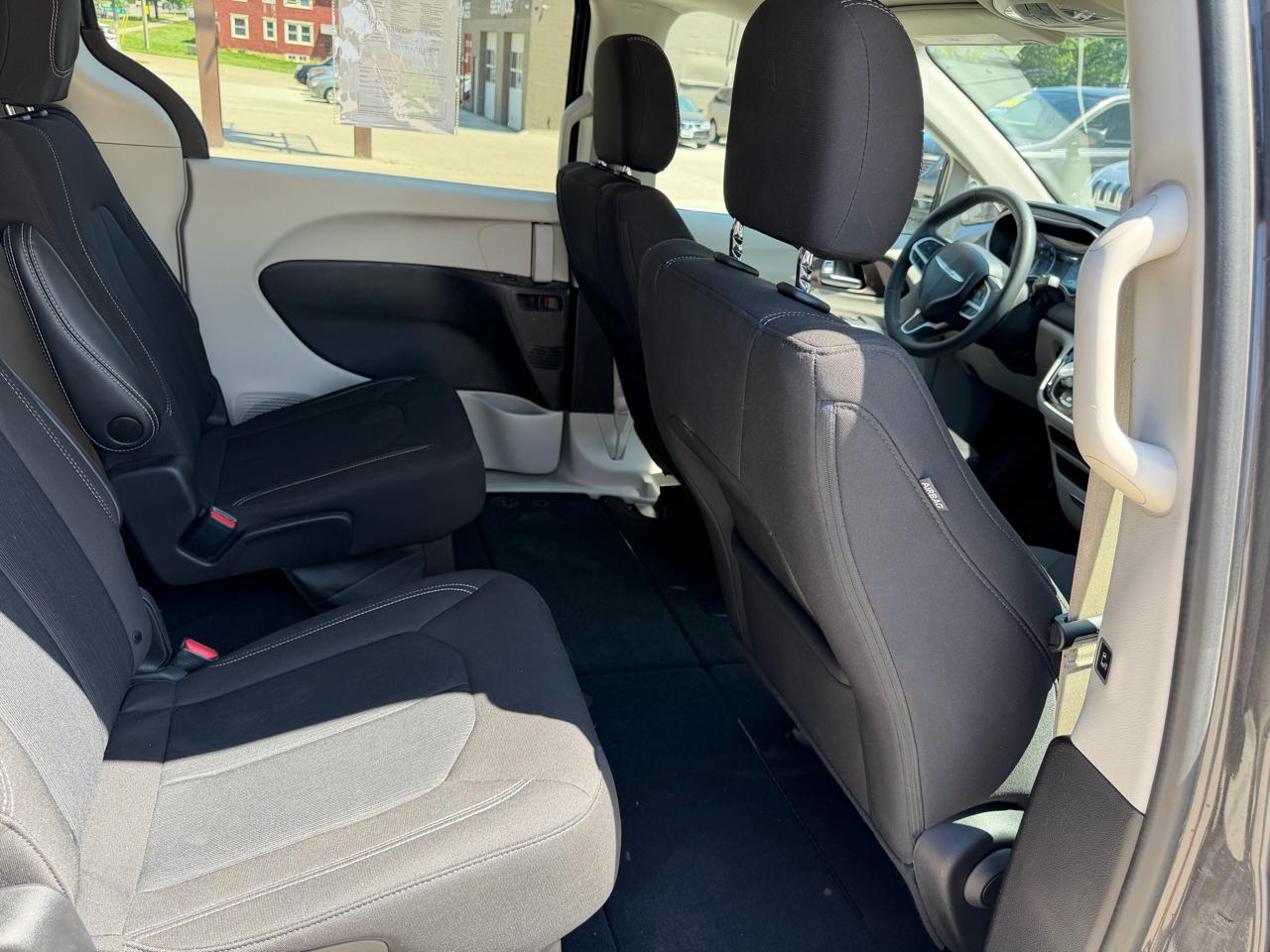 Chrysler Voyager LX FWD 2023