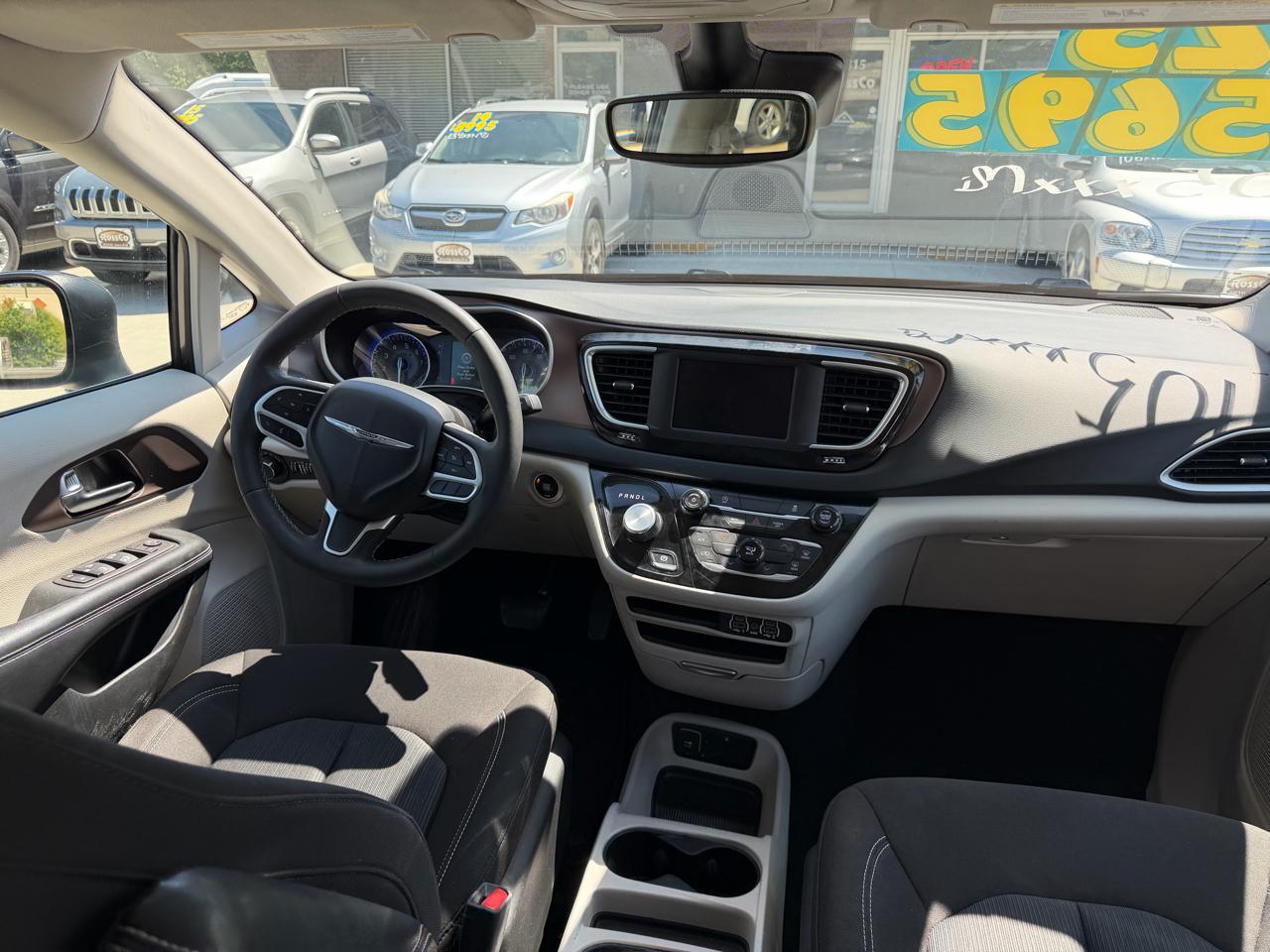 Chrysler Voyager LX FWD 2023