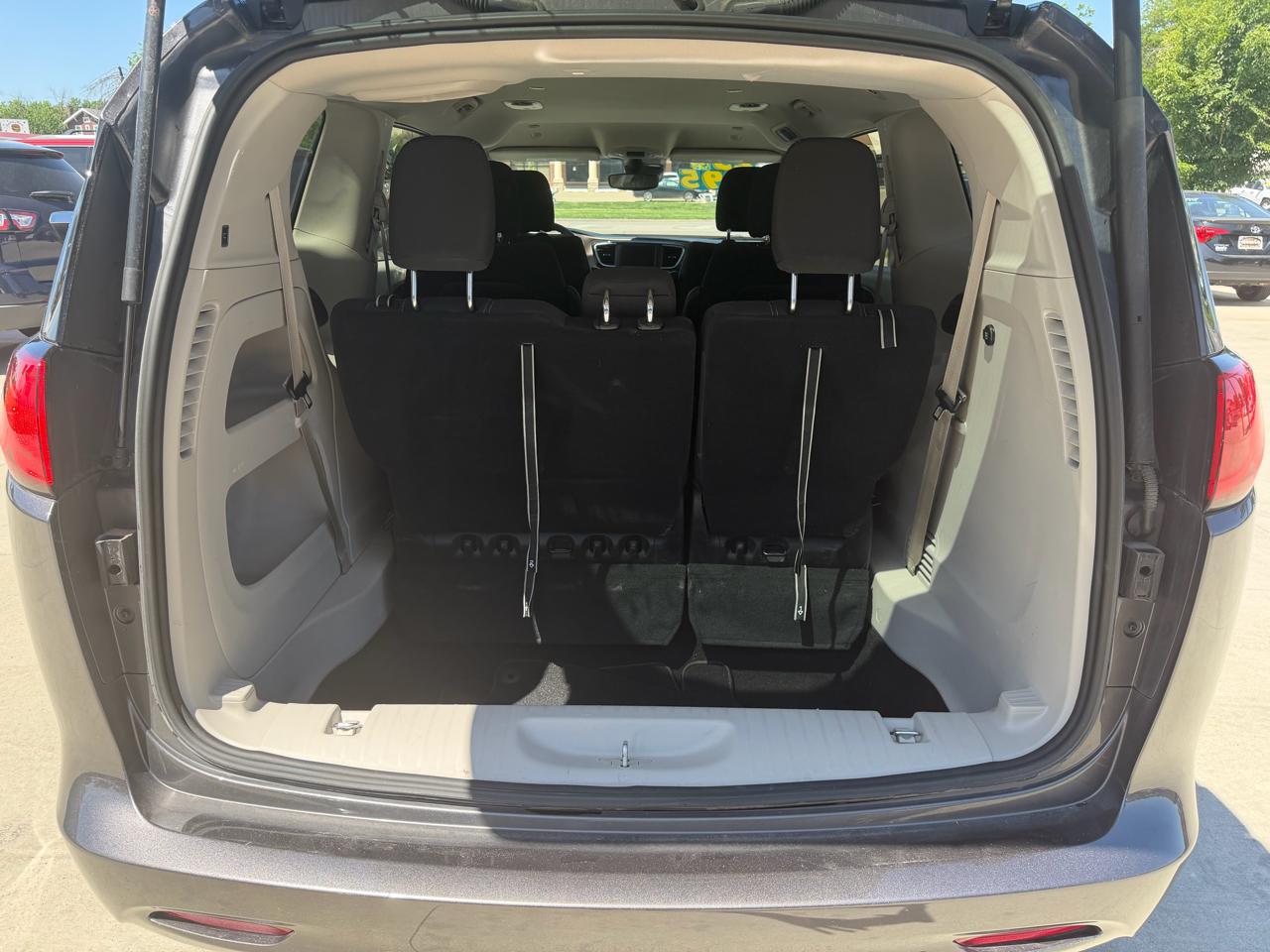 Chrysler Voyager LX FWD 2023