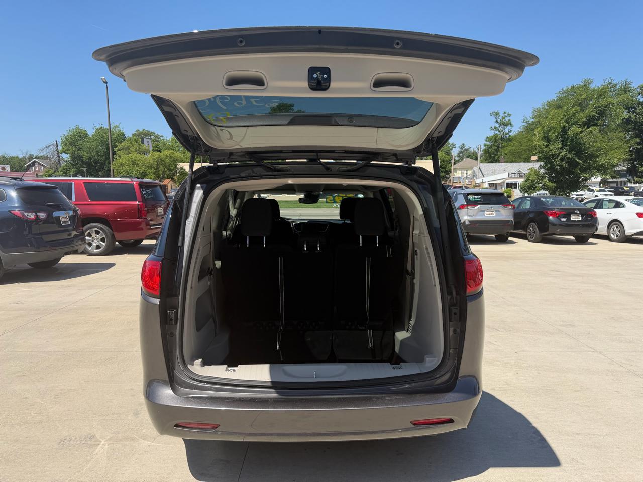 Chrysler Voyager LX FWD 2023