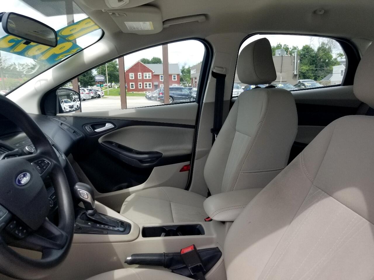 2018 Ford Focus Sedan photo 10