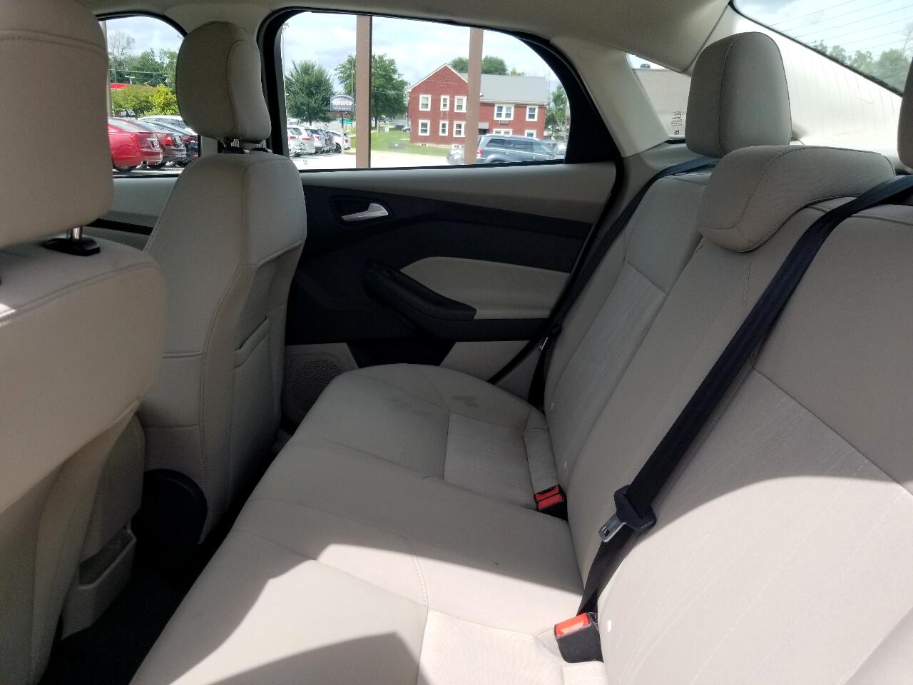 2018 Ford Focus Sedan photo 13
