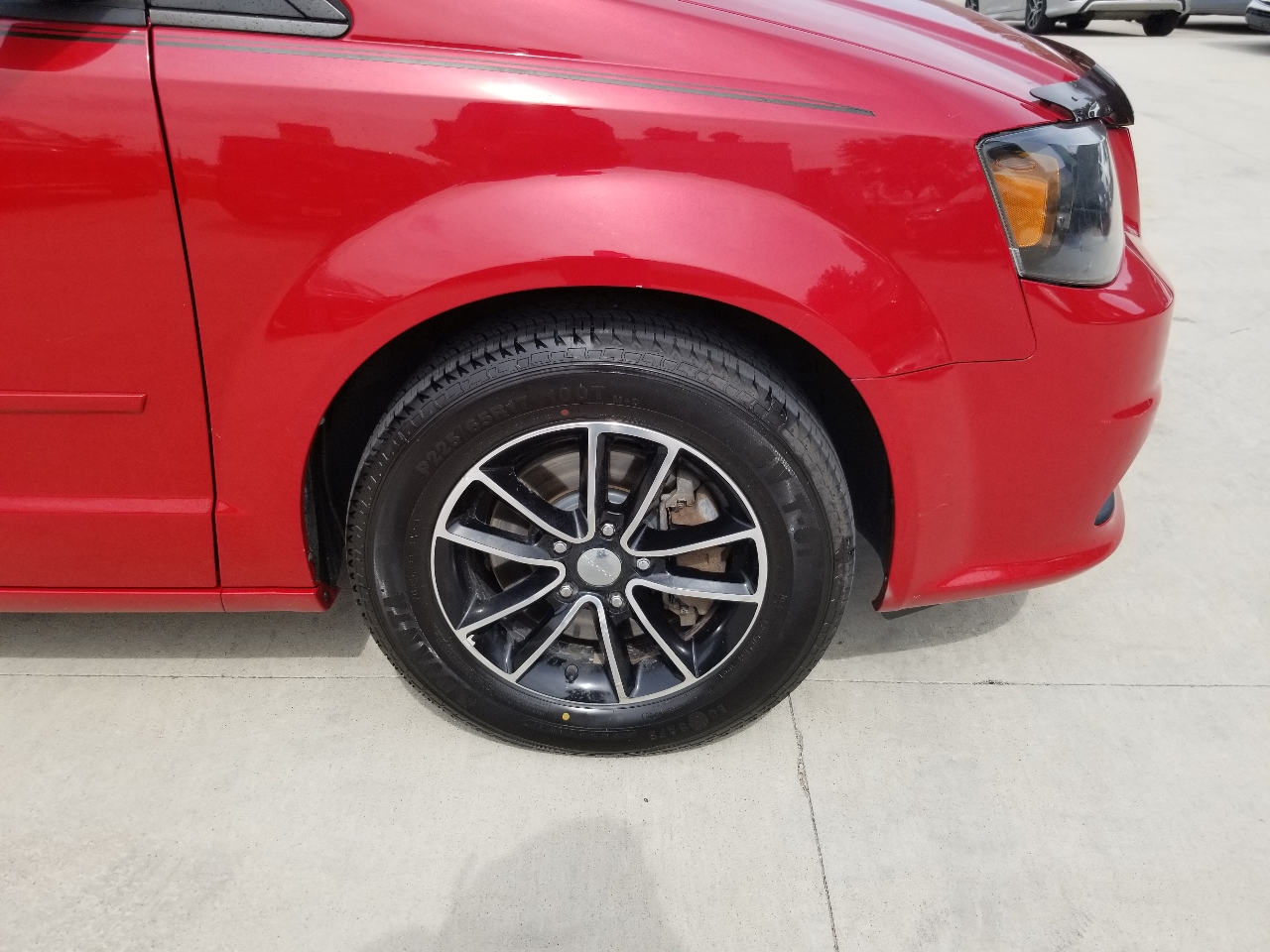 2016 Dodge Grand Caravan R/T photo 11