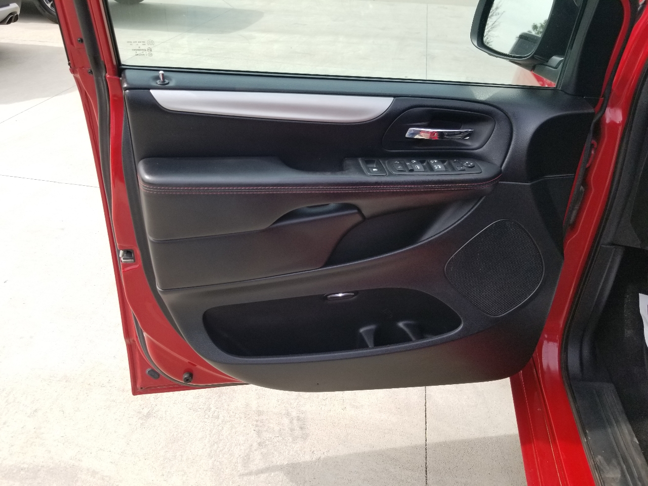 2016 Dodge Grand Caravan R/T photo 12