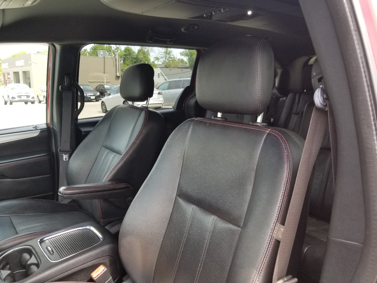 2016 Dodge Grand Caravan R/T photo 14