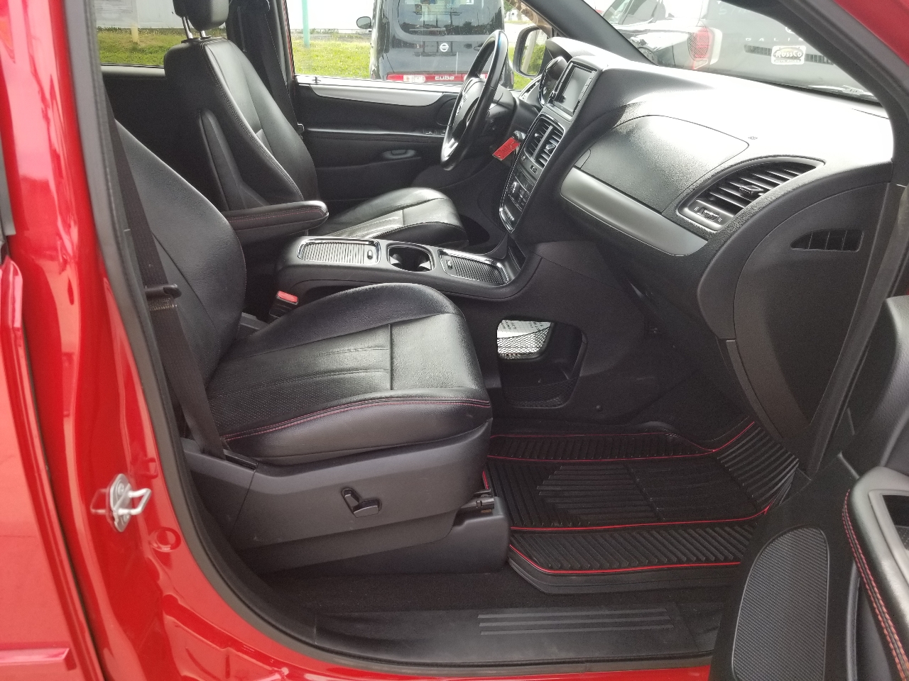 2016 Dodge Grand Caravan R/T photo 18