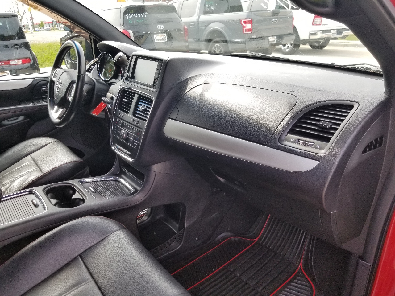 2016 Dodge Grand Caravan R/T photo 19