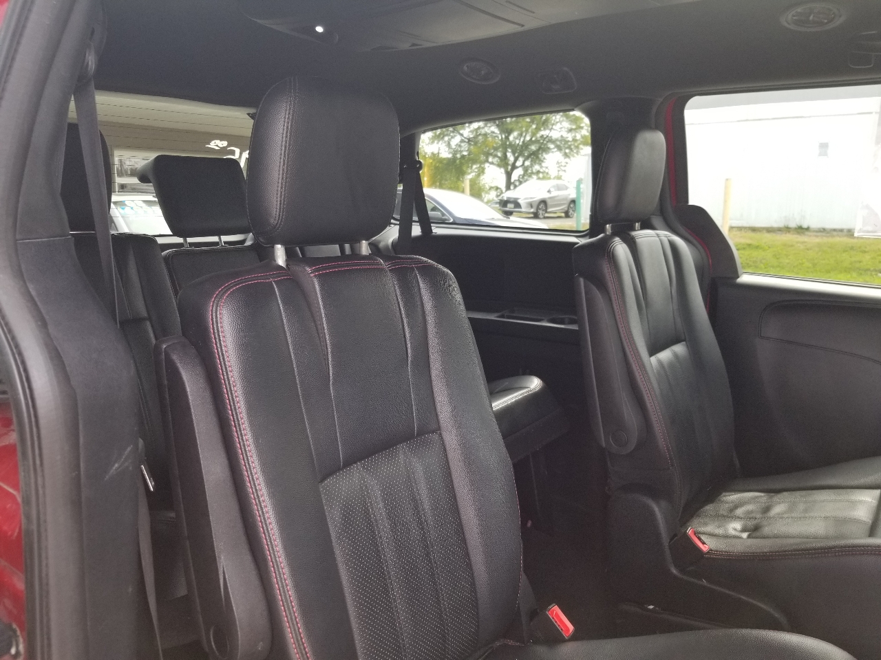 2016 Dodge Grand Caravan R/T photo 23