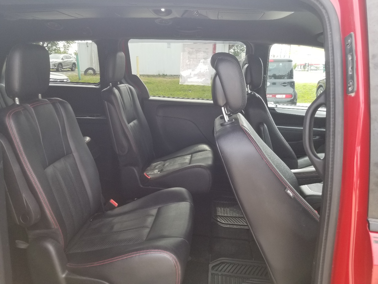 2016 Dodge Grand Caravan R/T photo 24