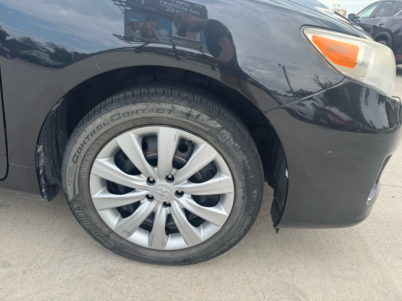 2013 Toyota Corolla LE photo 9