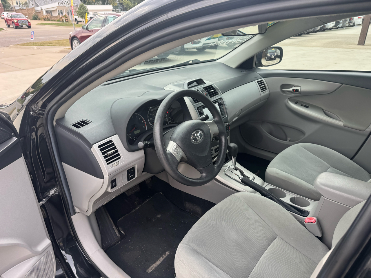 2013 Toyota Corolla LE photo 15