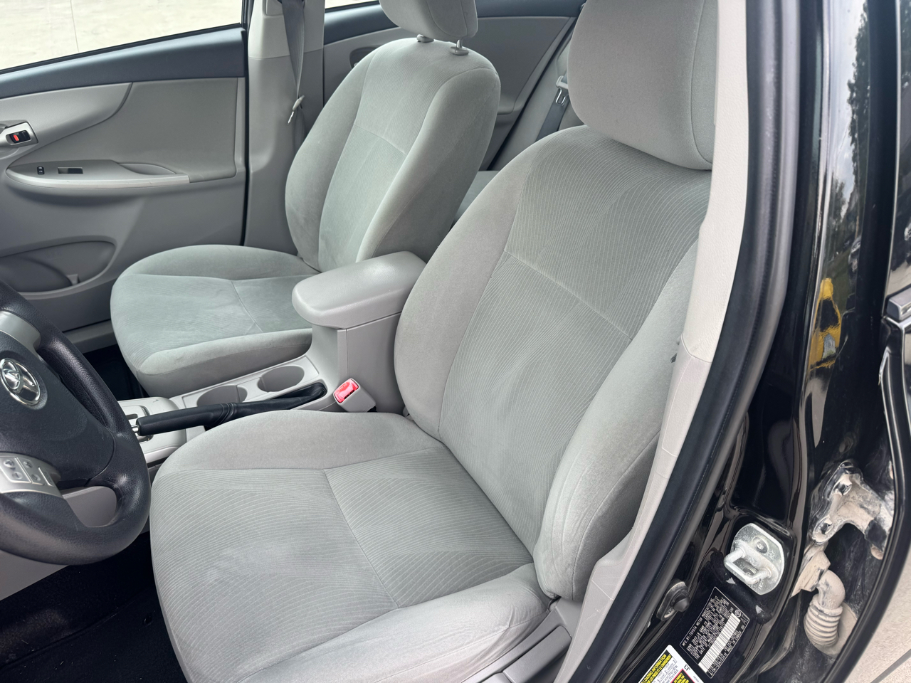 2013 Toyota Corolla LE photo 16