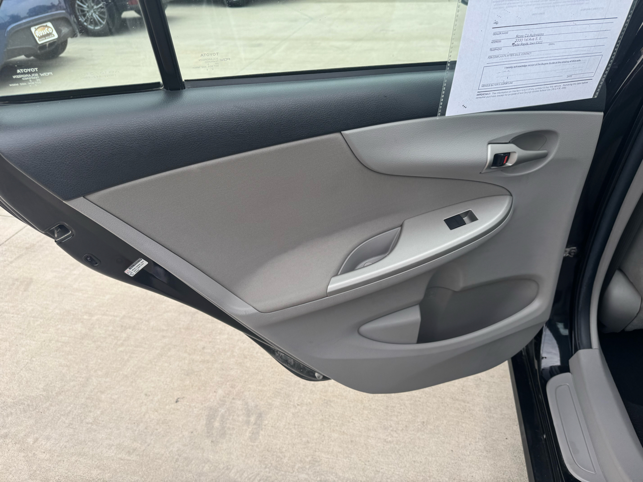 2013 Toyota Corolla LE photo 17