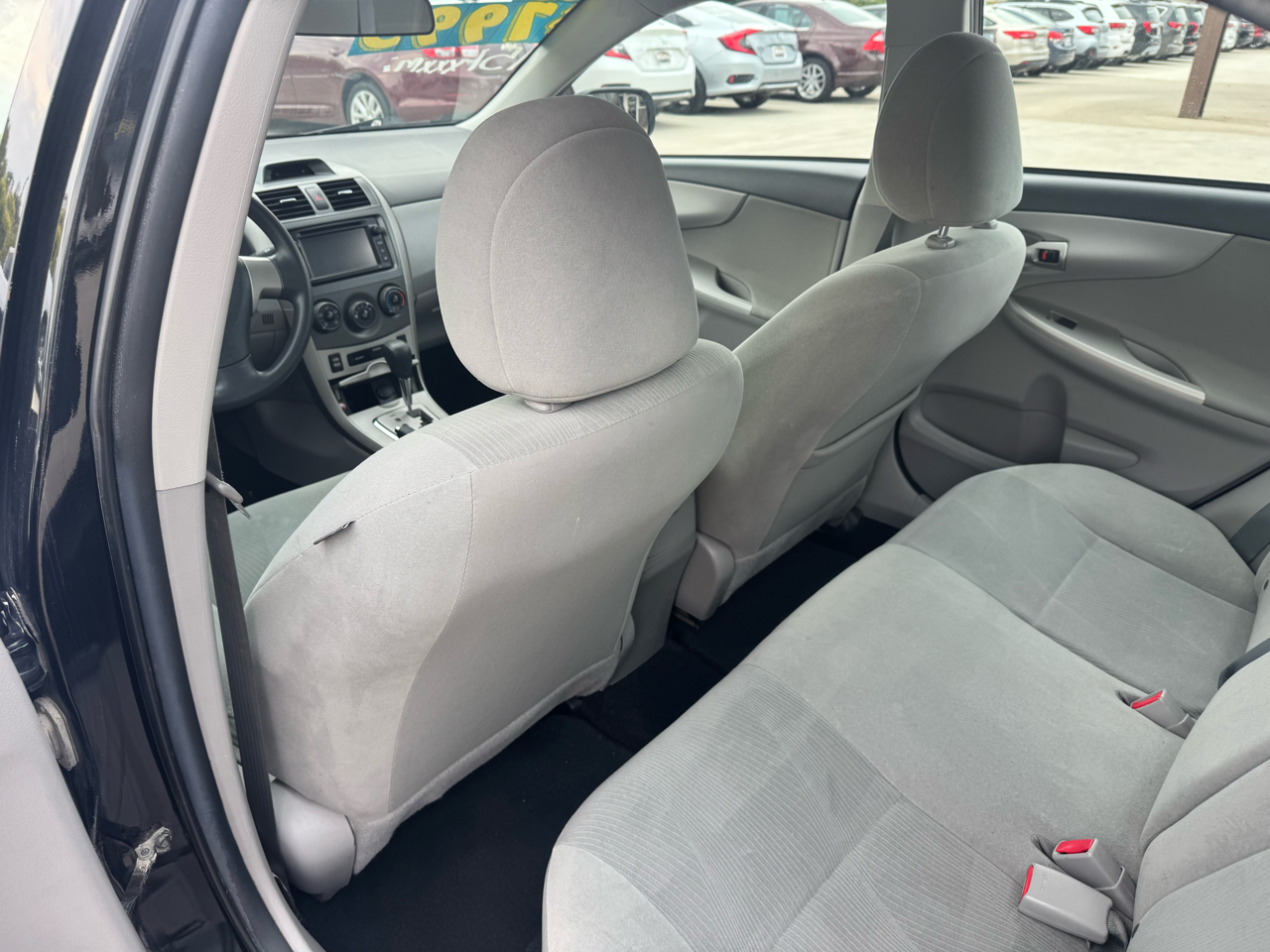 2013 Toyota Corolla LE photo 19
