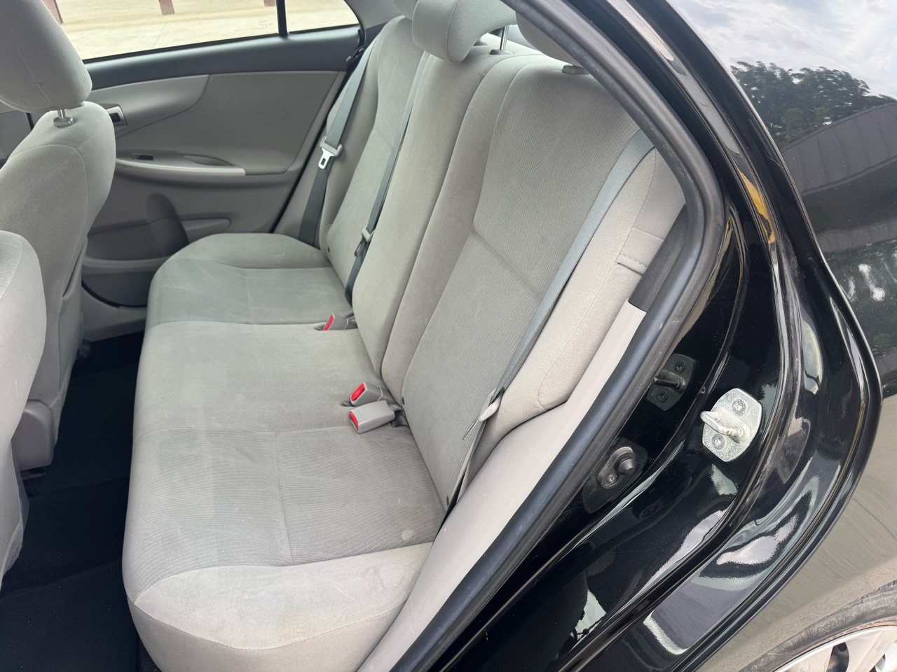 2013 Toyota Corolla LE photo 20