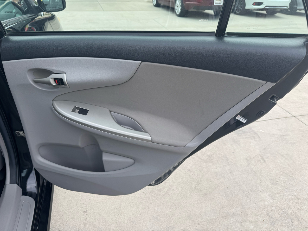 2013 Toyota Corolla LE photo 23