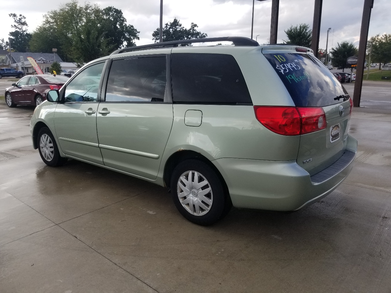 2010 Toyota Sienna LE photo 4