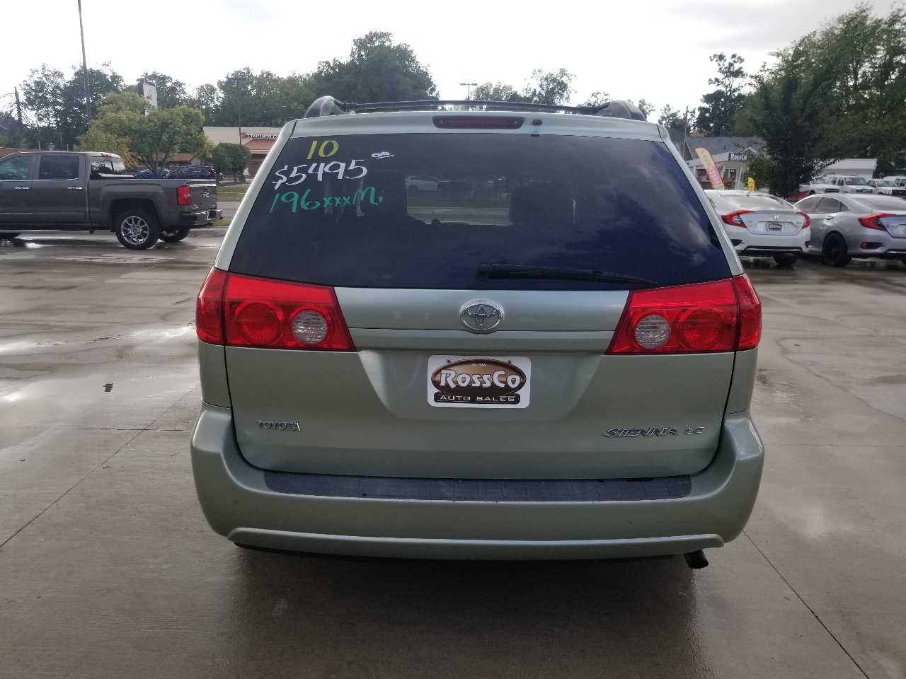 2010 Toyota Sienna LE photo 5