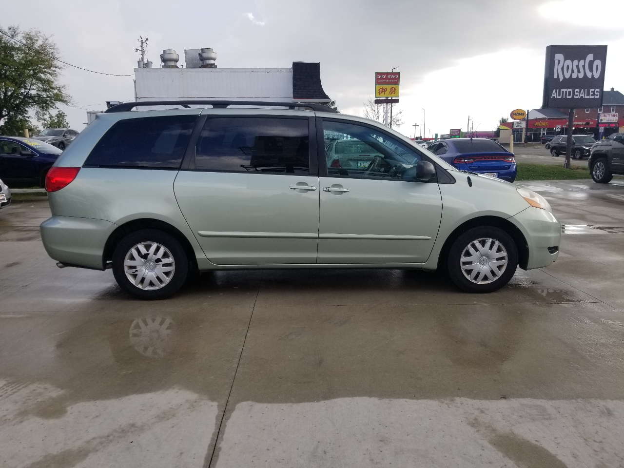 2010 Toyota Sienna LE photo 7