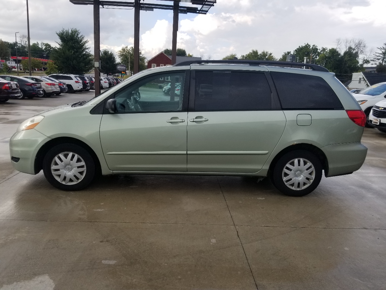 2010 Toyota Sienna LE photo 8