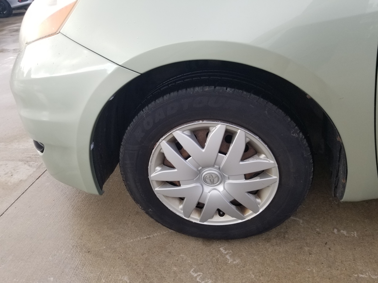 2010 Toyota Sienna LE photo 9