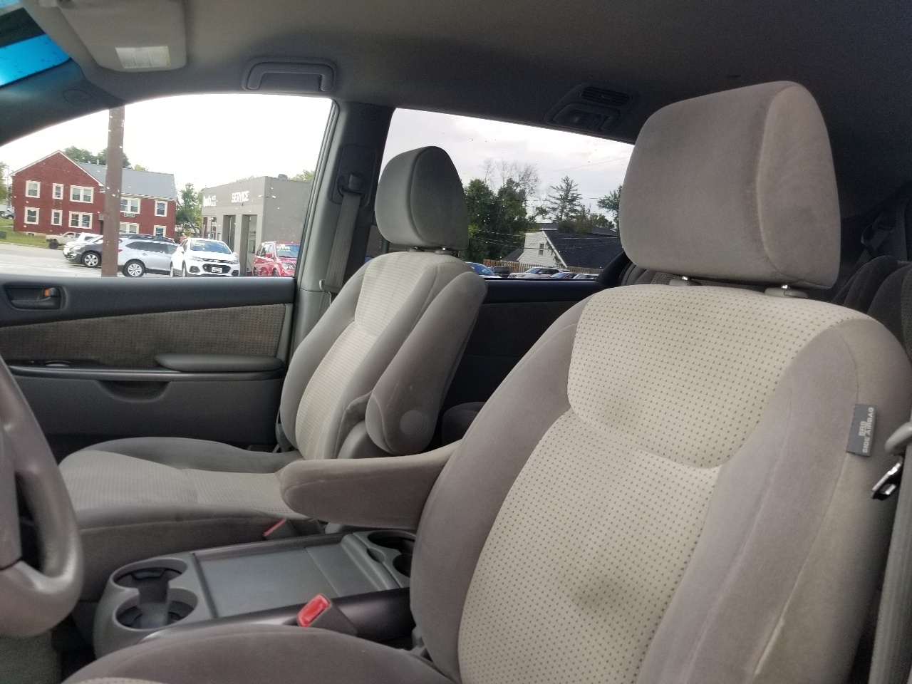 2010 Toyota Sienna LE photo 14