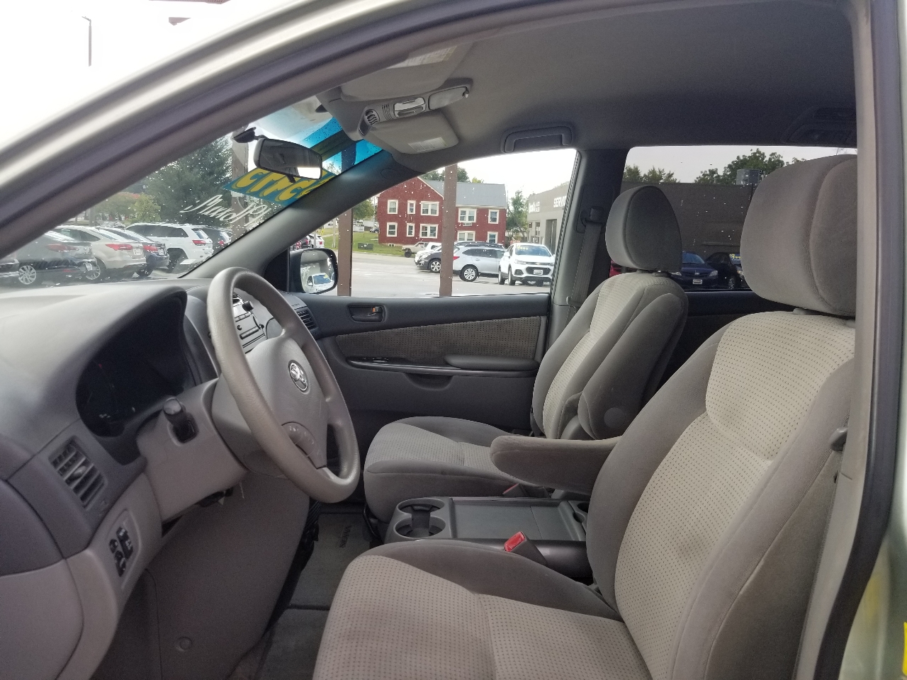 2010 Toyota Sienna LE photo 15