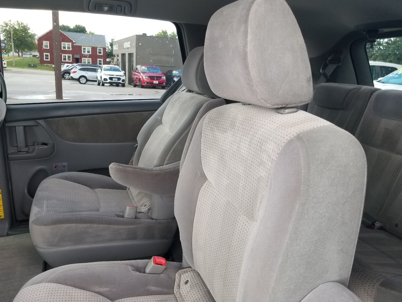 2010 Toyota Sienna LE photo 18