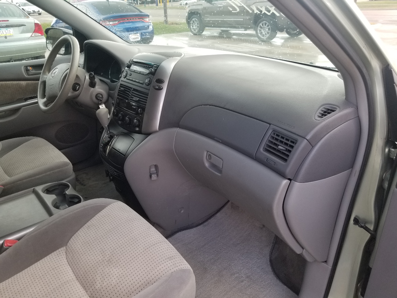 2010 Toyota Sienna LE photo 22