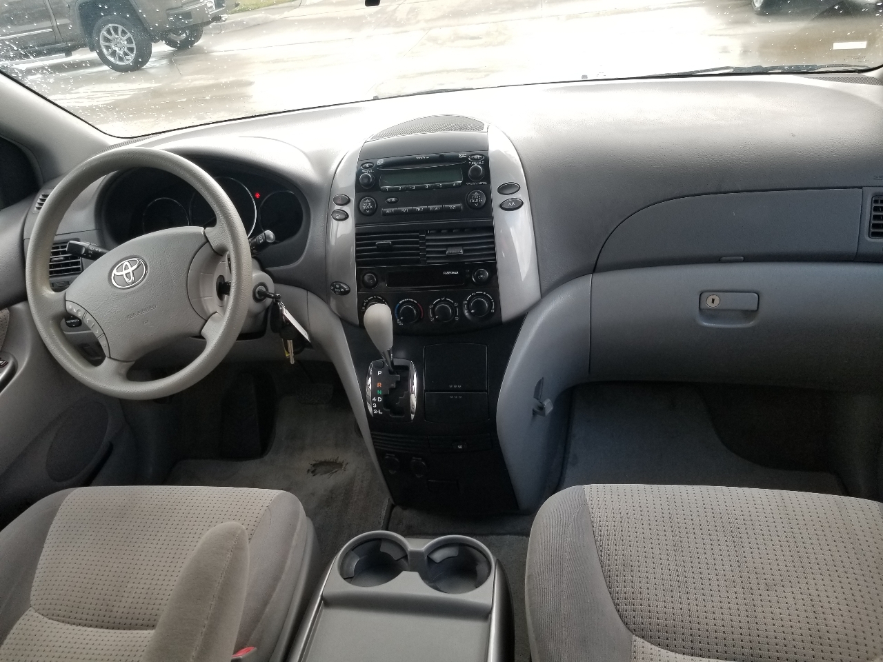 2010 Toyota Sienna LE photo 23