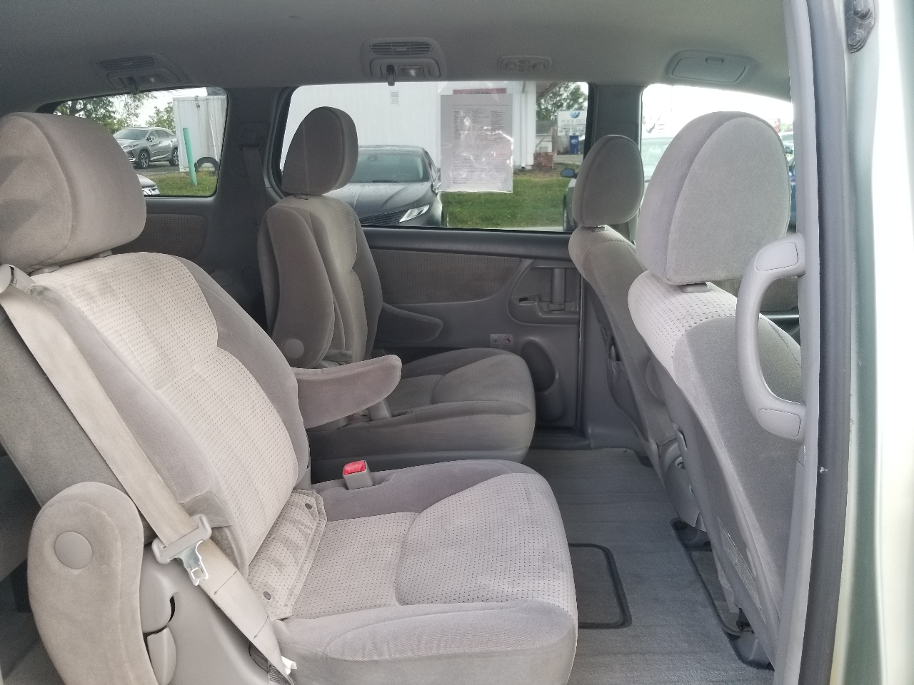2010 Toyota Sienna LE photo 26